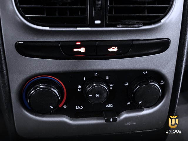 Fiat Idea 1.4 MPI ATTRACTIVE 8V FLEX 4P MANUAL 2014 prata à venda na Unique Automóveis em Indaiatuba — foto 14