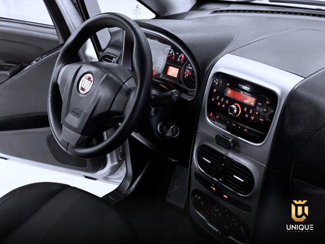 Fiat Idea 1.4 MPI ATTRACTIVE 8V FLEX 4P MANUAL 2014 prata à venda na Unique Automóveis em Indaiatuba — foto 15