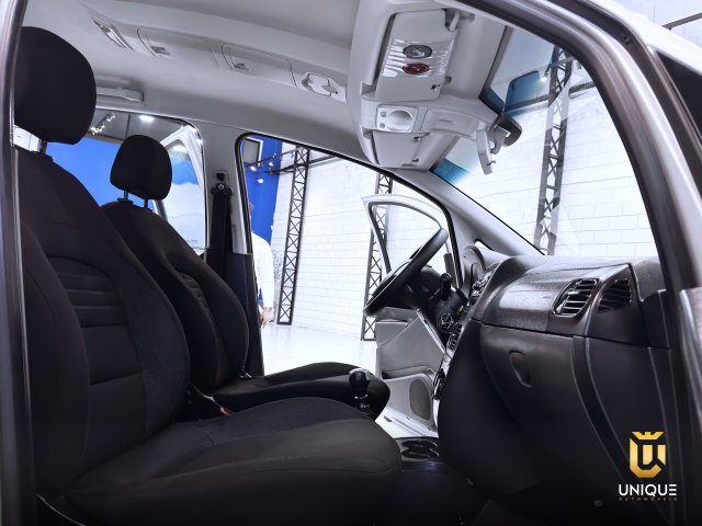 Fiat Idea 1.4 MPI ATTRACTIVE 8V FLEX 4P MANUAL 2014 prata à venda na Unique Automóveis em Indaiatuba — foto 16