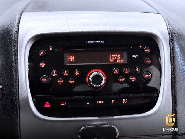 Fiat Idea 1.4 MPI ATTRACTIVE 8V FLEX 4P MANUAL 2014 prata à venda na Unique Automóveis em Indaiatuba — foto 18