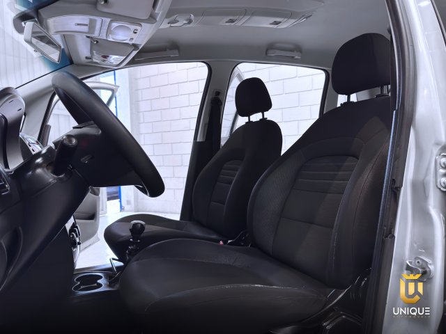 Fiat Idea 1.4 MPI ATTRACTIVE 8V FLEX 4P MANUAL 2014 prata à venda na Unique Automóveis em Indaiatuba — foto 19