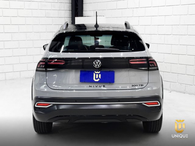 Volkswagen Nivus 1.0 200 TSI TOTAL FLEX HIGHLINE AUTOMÁTICO 2022/2023 cinza à venda na Unique Automóveis em Indaiatuba — foto 5