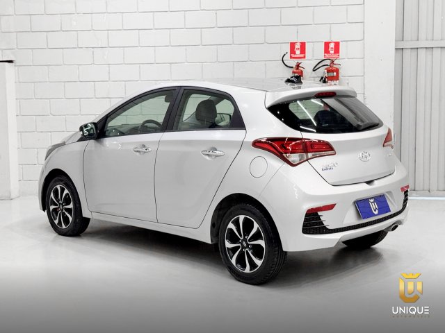 Hyundai Hb20 1.6 R SPEC 16V FLEX 4P MANUAL 2016/2017 prata à venda na Unique Automóveis em Indaiatuba — foto 6