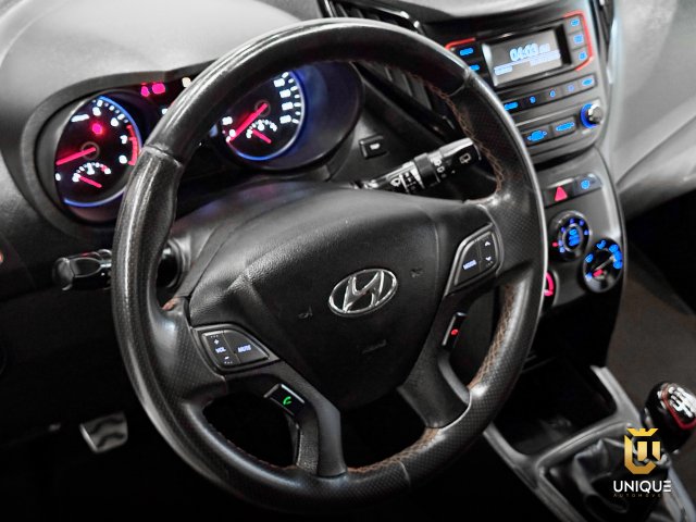 Hyundai Hb20 1.6 R SPEC 16V FLEX 4P MANUAL 2016/2017 prata à venda na Unique Automóveis em Indaiatuba — foto 14