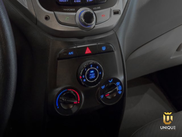 Hyundai Hb20s 1.6 COMFORT PLUS 16V FLEX 4P MANUAL 2014 preto à venda na Unique Automóveis em Indaiatuba — foto 15