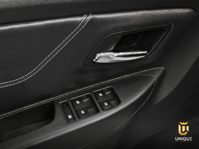 Chevrolet Spin 1.8 PREMIER 8V FLEX 4P AUTOMÁTICO 2022/2023 prata à venda na Unique Automóveis em Indaiatuba — foto 20