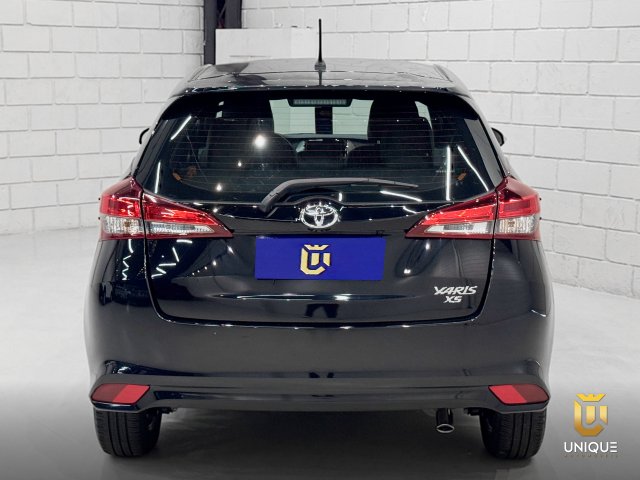 Toyota Yaris Hatch 2023 preto à venda na Unique Automóveis em Indaiatuba — foto 5
