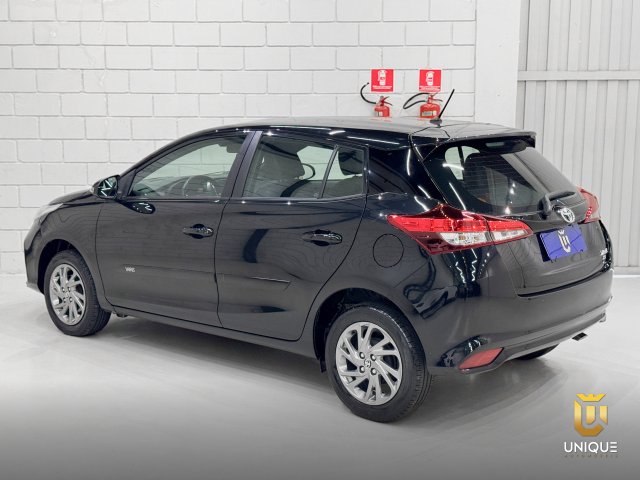 Toyota Yaris Hatch 2023 preto à venda na Unique Automóveis em Indaiatuba — foto 6