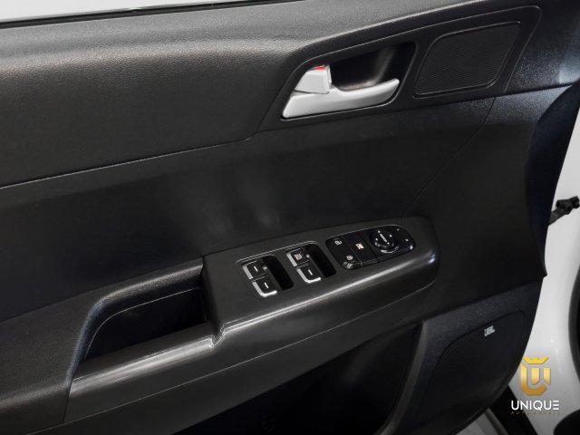 Kia Sportage 2.0 LX 4X2 16V FLEX 4P AUTOMÁTICO 2017/2018 branco à venda na Unique Automóveis em Indaiatuba — foto 12