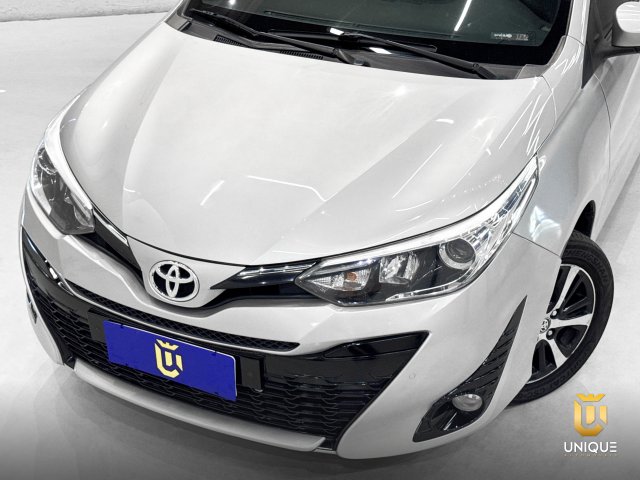 Toyota Yaris Hatch 1.5 16V FLEX XLS MULTIDRIVE 2019 prata à venda na Unique Automóveis em Indaiatuba — foto 3