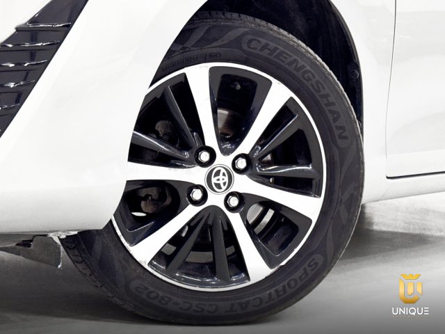 Toyota Yaris Hatch 1.5 16V FLEX XLS MULTIDRIVE 2019 prata à venda na Unique Automóveis em Indaiatuba — foto 7
