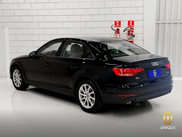Audi A4 2.0 TFSI AMBIENTE GASOLINA 4P S TRONIC 2017/2018 preto à venda na Unique Automóveis em Indaiatuba — foto 6