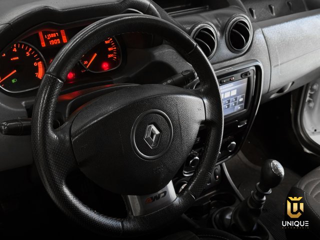 Renault Duster 2.0 DYNAMIQUE 4X4 16V FLEX 4P MANUAL 2014/2015 branco à venda na Unique Automóveis em Indaiatuba — foto 12