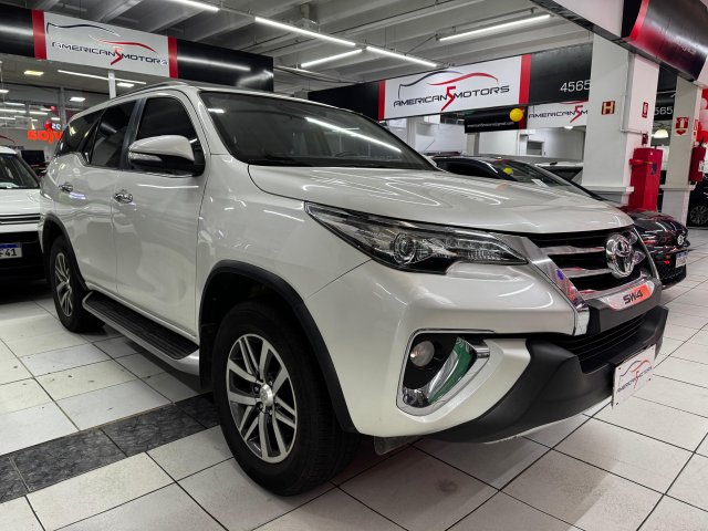 foto do veículo Toyota Hilux   4.0 SRX 4X4 7 LUGARES V6 24V GASOLINA 4P AUTOMÁTICO
