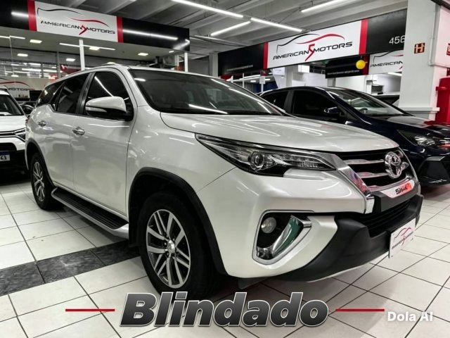 foto do veículo Toyota Hilux  sw4 4.0 SRX 4X4 7 LUGARES V6 24V GASOLINA 4P AUTOMÁTICO