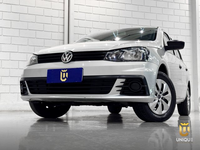 Volkswagen Voyage 1.6 MSI TOTALFLEX TRENDLINE 4P MANUAL 2017/2018 prata à venda na Unique Automóveis em Indaiatuba — foto 2