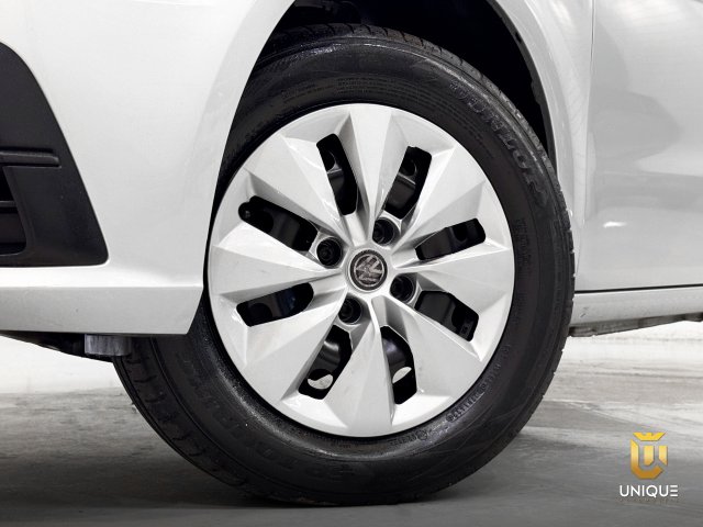 Volkswagen Voyage 1.6 MSI TOTALFLEX TRENDLINE 4P MANUAL 2017/2018 prata à venda na Unique Automóveis em Indaiatuba — foto 3