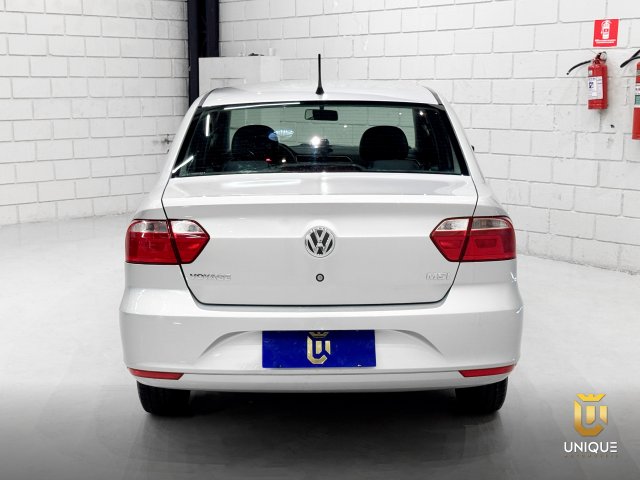 Volkswagen Voyage 1.6 MSI TOTALFLEX TRENDLINE 4P MANUAL 2017/2018 prata à venda na Unique Automóveis em Indaiatuba — foto 8
