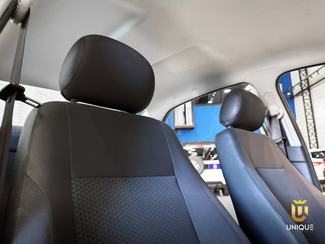 Volkswagen Voyage 1.6 MSI TOTALFLEX TRENDLINE 4P MANUAL 2017/2018 prata à venda na Unique Automóveis em Indaiatuba — foto 13