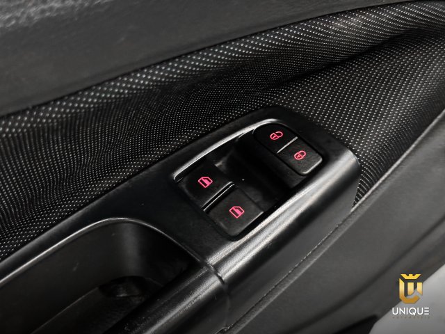 Volkswagen Voyage 1.6 MSI TOTALFLEX TRENDLINE 4P MANUAL 2017/2018 prata à venda na Unique Automóveis em Indaiatuba — foto 15