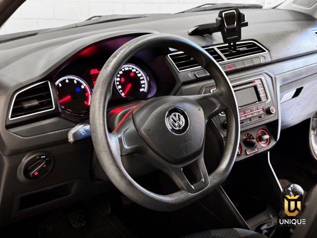 Volkswagen Voyage 1.6 MSI TOTALFLEX TRENDLINE 4P MANUAL 2017/2018 prata à venda na Unique Automóveis em Indaiatuba — foto 19