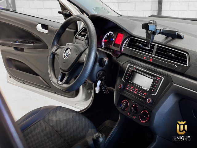 Volkswagen Voyage 1.6 MSI TOTALFLEX TRENDLINE 4P MANUAL 2017/2018 prata à venda na Unique Automóveis em Indaiatuba — foto 20