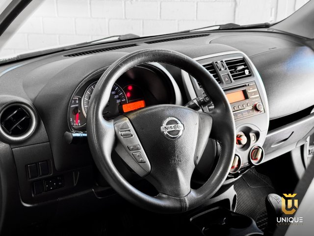 Nissan March 1.0 SV 12V FLEX 4P MANUAL 2014/2015 branco à venda na Unique Automóveis em Indaiatuba — foto 20