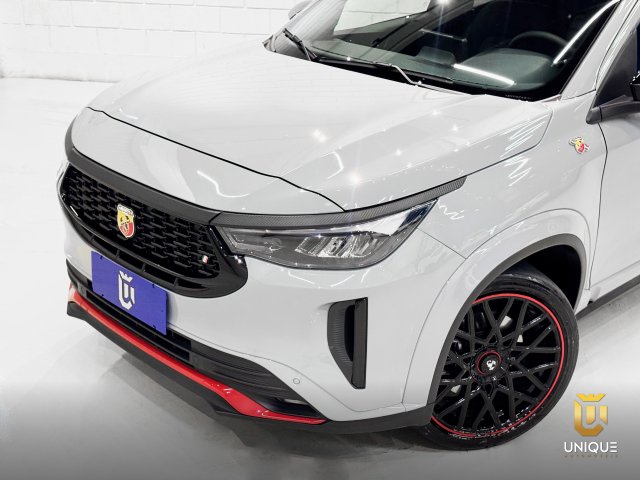 Fiat Fastback 1.3 TURBO 270 FLEX ABARTH AT6 2024/2025 cinza à venda na Unique Automóveis em Indaiatuba — foto 2