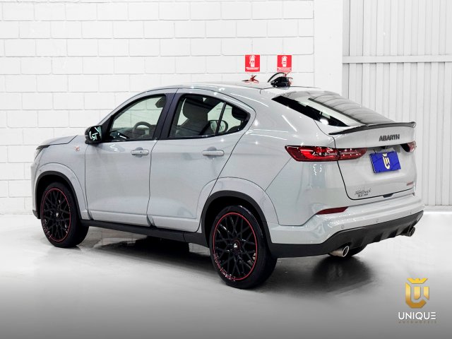 Fiat Fastback 1.3 TURBO 270 FLEX ABARTH AT6 2024/2025 cinza à venda na Unique Automóveis em Indaiatuba — foto 9