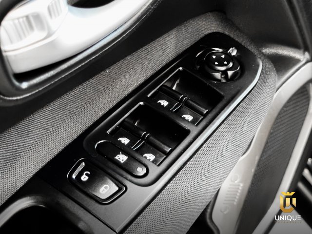 Jeep Renegade 1.3 T270 TURBO FLEX LONGITUDE AT6 2023 preto à venda na Unique Automóveis em Indaiatuba — foto 16