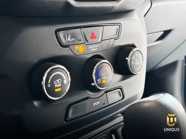 Jeep Renegade 1.3 T270 TURBO FLEX LONGITUDE AT6 2023 preto à venda na Unique Automóveis em Indaiatuba — foto 18