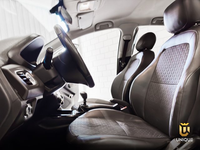 Chevrolet Prisma 1.4 MPFI LTZ 8V FLEX 4P MANUAL 2017 branco à venda na Unique Automóveis em Indaiatuba — foto 10