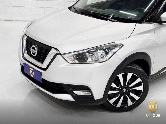 Nissan Kicks 1.6 16V FLEXSTART SV 4P XTRONIC 2017/2018 prata à venda na Unique Automóveis em Indaiatuba — foto 3