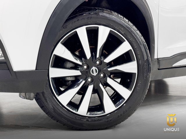 Nissan Kicks 1.6 16V FLEXSTART SV 4P XTRONIC 2017/2018 prata à venda na Unique Automóveis em Indaiatuba — foto 4