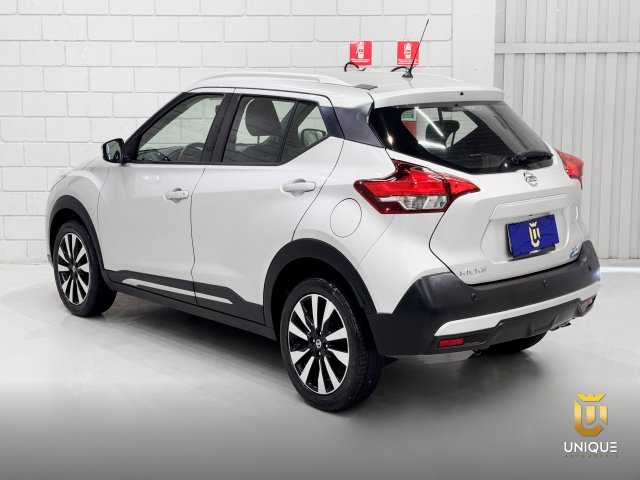 Nissan Kicks 1.6 16V FLEXSTART SV 4P XTRONIC 2017/2018 prata à venda na Unique Automóveis em Indaiatuba — foto 9