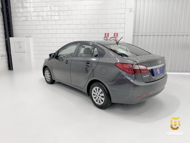 Hyundai Hb20s 1.0 COMFORT PLUS 12V FLEX 4P MANUAL 2014/2015 cinza à venda na Unique Automóveis em Indaiatuba — foto 9