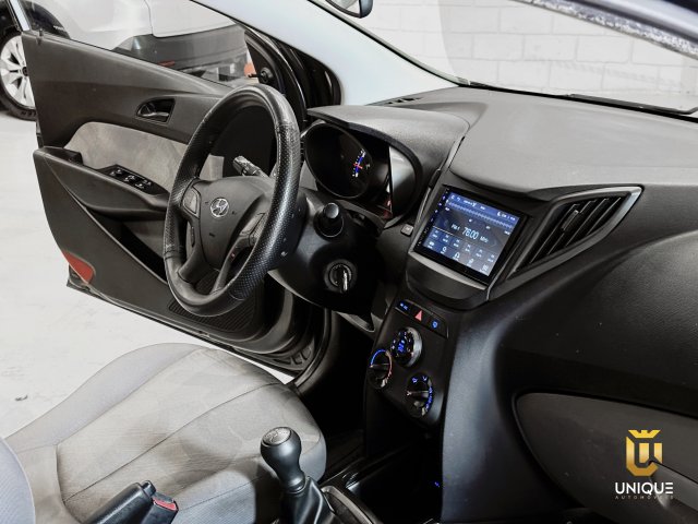 Hyundai Hb20s 1.0 COMFORT PLUS 12V FLEX 4P MANUAL 2014/2015 cinza à venda na Unique Automóveis em Indaiatuba — foto 14
