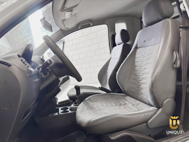 Volkswagen Saveiro 1.6 CROSS CE 8V FLEX 2P MANUAL 2012/2013 branco à venda na Unique Automóveis em Indaiatuba — foto 9