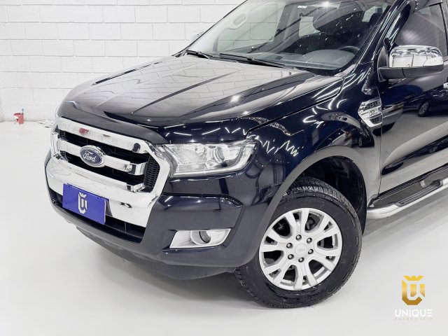 Ford Ranger 3.2 XLT 4X4 CD 20V DIESEL 4P AUTOMÁTICO 2017/2018 preto à venda na Unique Automóveis em Indaiatuba — foto 3