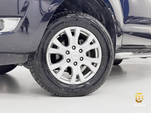 Ford Ranger 3.2 XLT 4X4 CD 20V DIESEL 4P AUTOMÁTICO 2017/2018 preto à venda na Unique Automóveis em Indaiatuba — foto 4