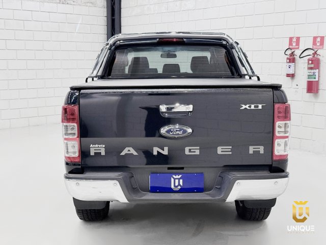 Ford Ranger 3.2 XLT 4X4 CD 20V DIESEL 4P AUTOMÁTICO 2017/2018 preto à venda na Unique Automóveis em Indaiatuba — foto 18