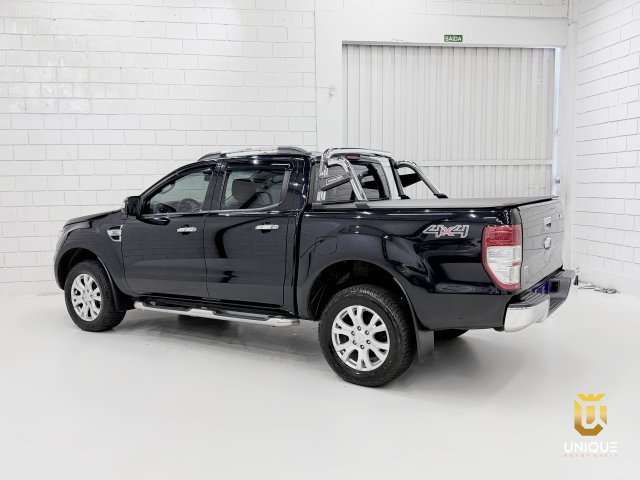 Ford Ranger 3.2 XLT 4X4 CD 20V DIESEL 4P AUTOMÁTICO 2017/2018 preto à venda na Unique Automóveis em Indaiatuba — foto 19