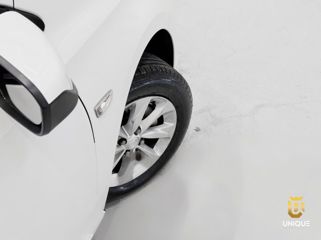 Chevrolet Onix 1.0 TURBO FLEX PLUS LT MANUAL 2023 branco à venda na Unique Automóveis em Indaiatuba — foto 27