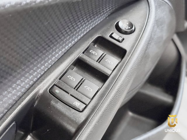 Chevrolet Onix 1.0 TURBO FLEX PLUS LT MANUAL 2023 branco à venda na Unique Automóveis em Indaiatuba — foto 37