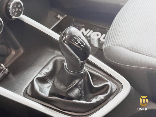 Chevrolet Onix 1.0 TURBO FLEX PLUS LT MANUAL 2023 branco à venda na Unique Automóveis em Indaiatuba — foto 41