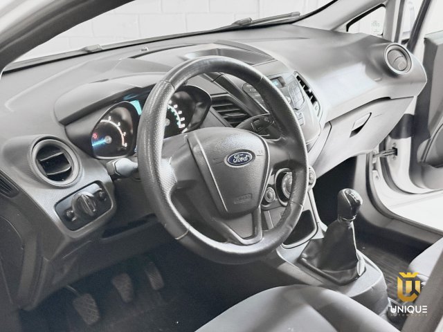 Ford Fiesta Hatch 1.5 S HATCH 16V FLEX 4P MANUAL 2013/2014 branco à venda na Unique Automóveis em Indaiatuba — foto 15