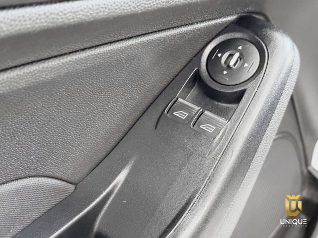 Ford Fiesta Hatch 1.5 S HATCH 16V FLEX 4P MANUAL 2013/2014 branco à venda na Unique Automóveis em Indaiatuba — foto 16