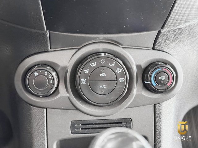 Ford Fiesta Hatch 1.5 S HATCH 16V FLEX 4P MANUAL 2013/2014 branco à venda na Unique Automóveis em Indaiatuba — foto 19