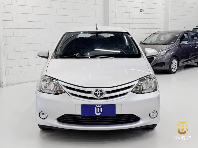 Toyota Etios Hatch 1.3 X 16V FLEX 4P MANUAL 2014/2015 prata à venda na Unique Automóveis em Indaiatuba — foto 7