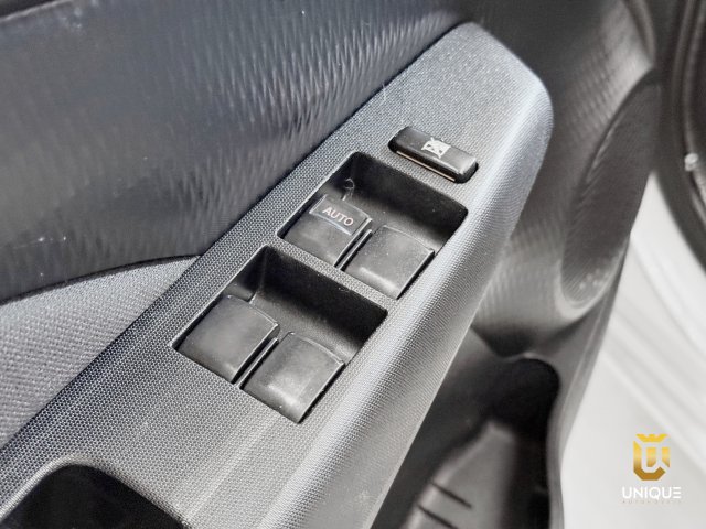 Toyota Etios Hatch 1.3 X 16V FLEX 4P MANUAL 2014/2015 prata à venda na Unique Automóveis em Indaiatuba — foto 16